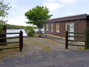 Lakeshore Lodge