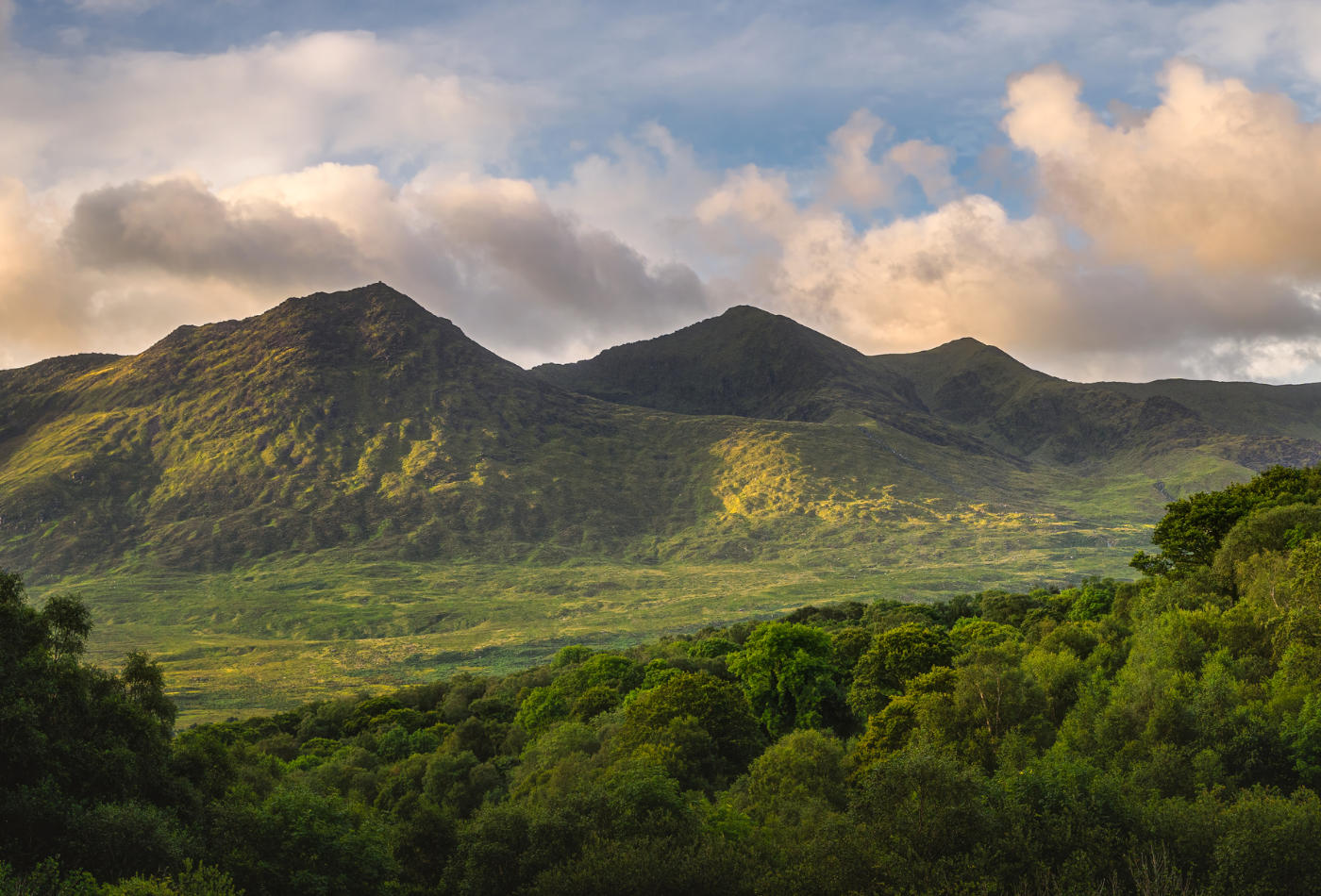 Panoramic view of the MacGillycuddy's Mountain Range