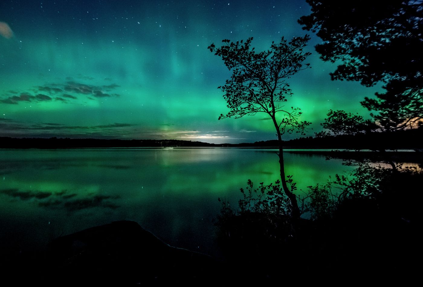 northern lights looking over a lake