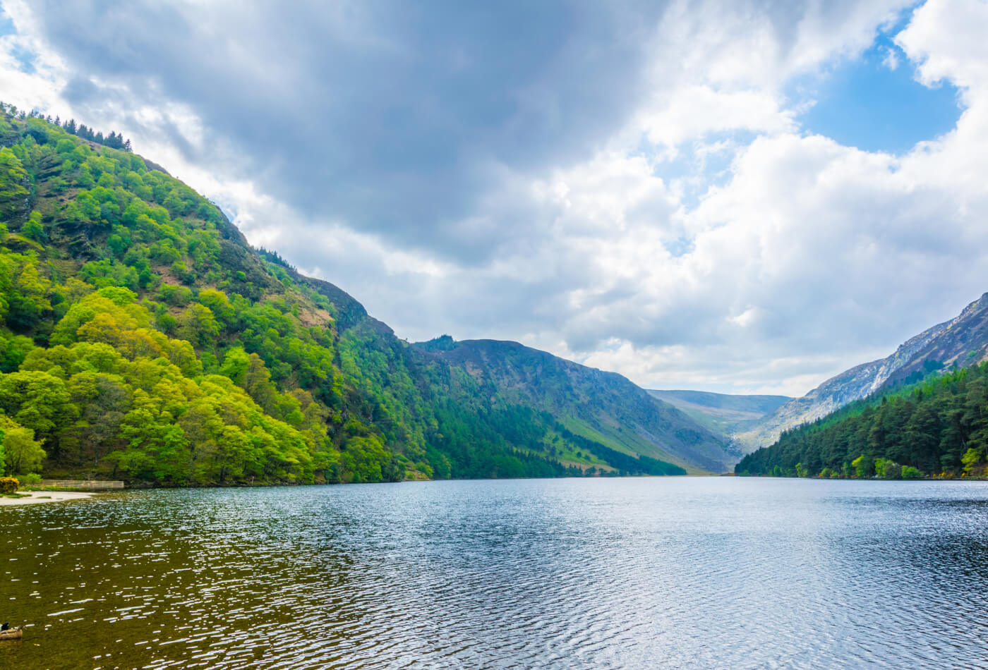 Lake with backdrop of mountains at Irish National Park
